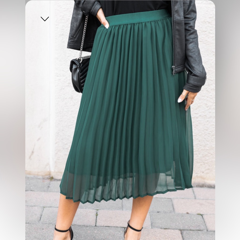 Last chance- Donating Wed, 9/27. Grace and Lace Holiday Pleated Skirt in Emerald